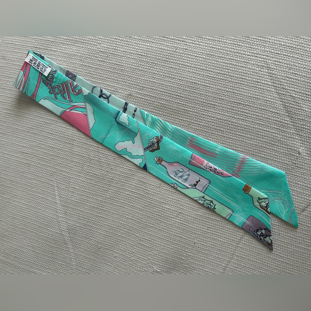 100% Authentic Vintage Hermes Twilly Scarf - Picture 3 of 7